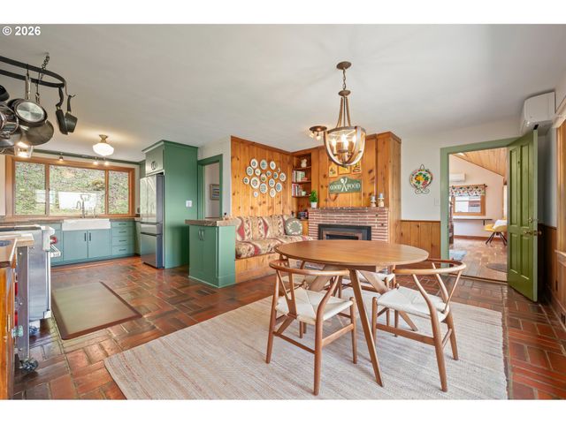 42 RIDGEWOOD Dr, Eugene, OR 97405