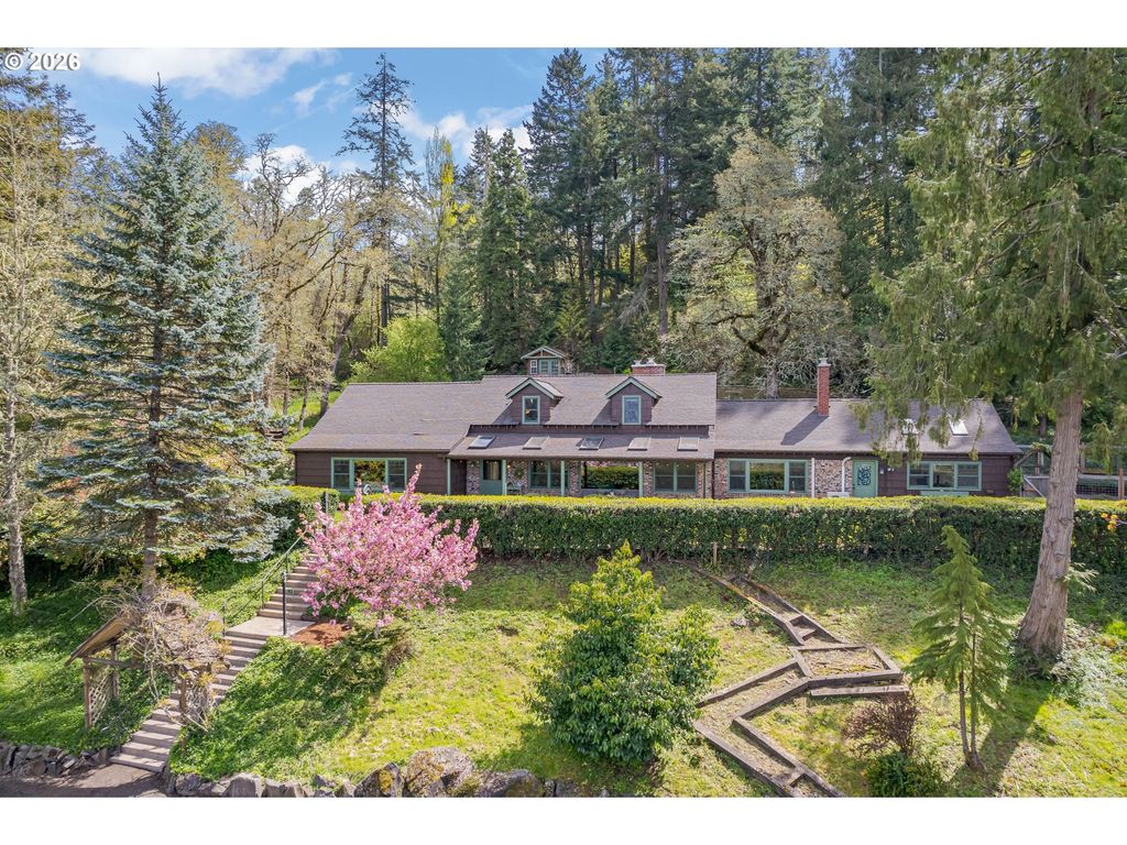 42 RIDGEWOOD Dr, Eugene, OR 97405