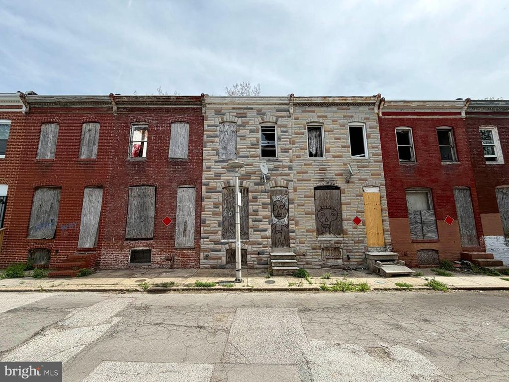 Image 2 of property listing at 1611 N CHAPEL ST, Baltimore, MD 21213