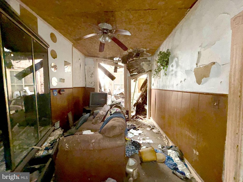 Image 4 of property listing at 1611 N CHAPEL ST, Baltimore, MD 21213