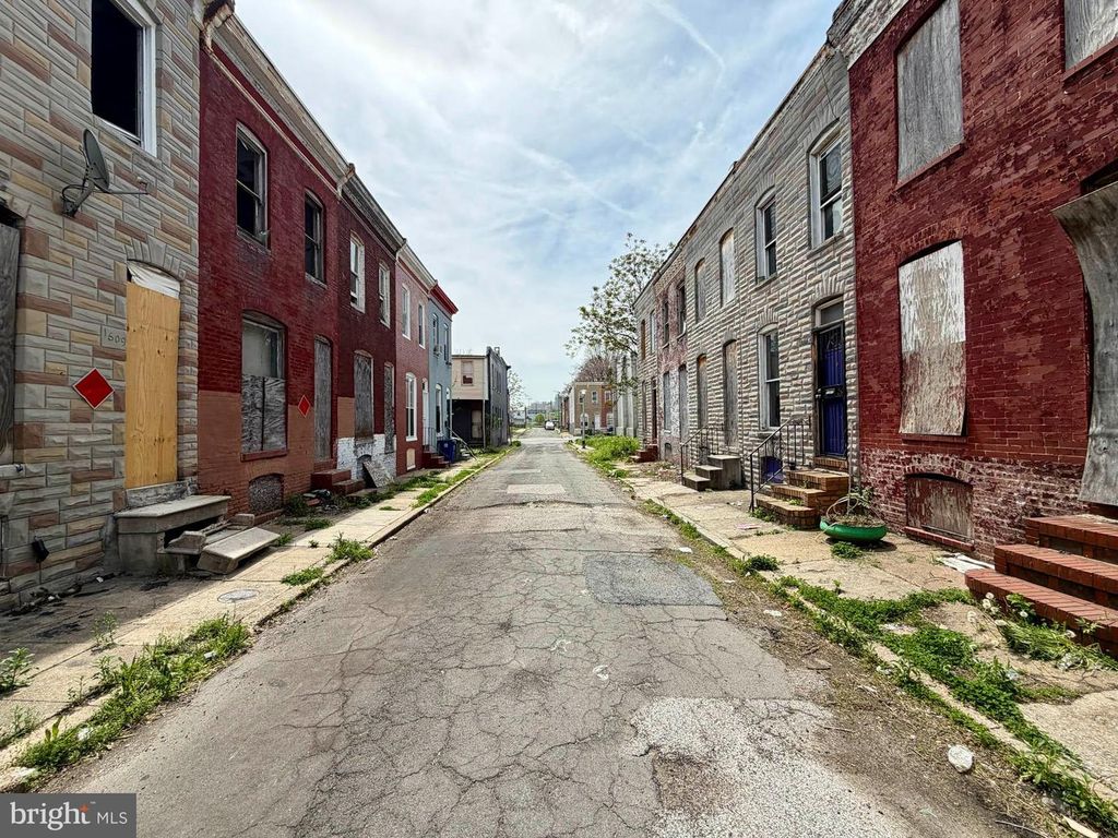 Image 5 of property listing at 1611 N CHAPEL ST, Baltimore, MD 21213