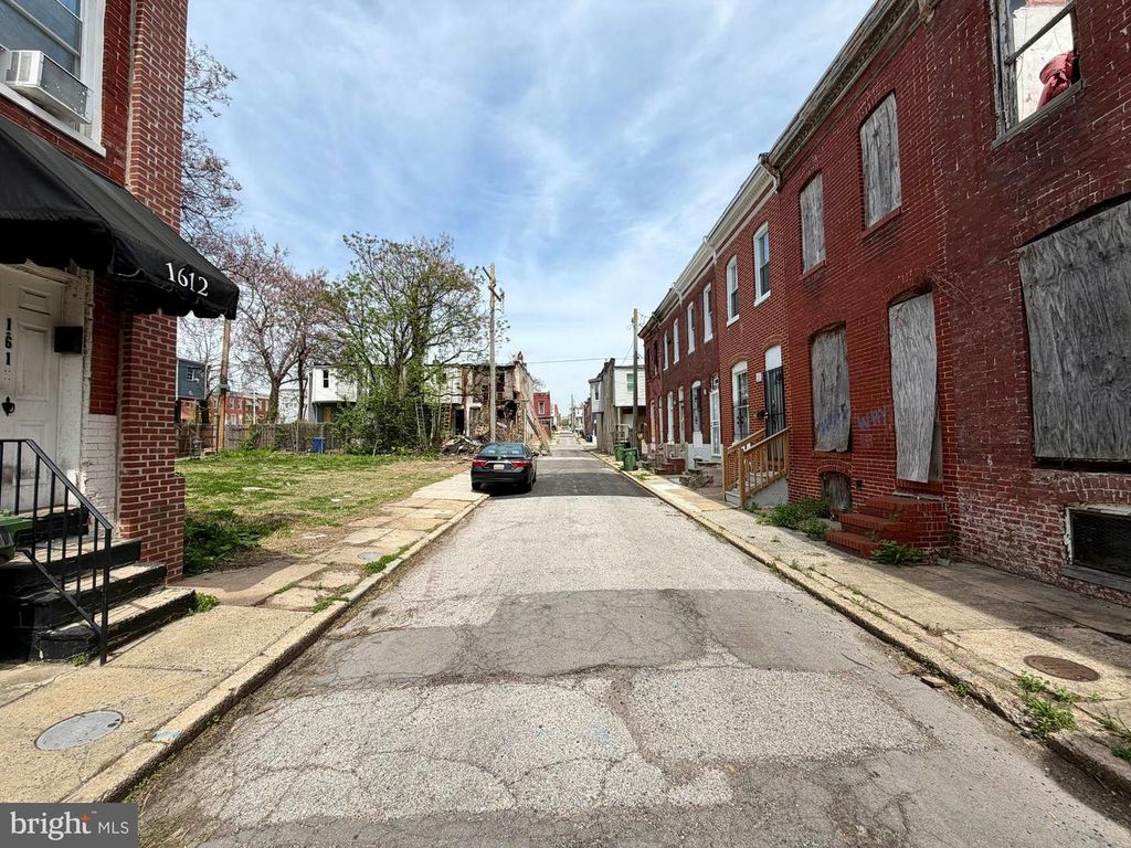 Image 6 of property listing at 1611 N CHAPEL ST, Baltimore, MD 21213