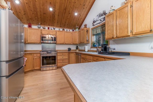 493 Rim Dr, Moyie Springs, ID 83845