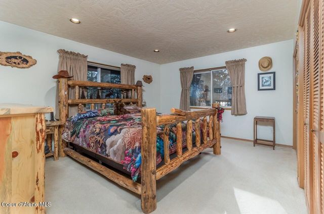 493 Rim Dr, Moyie Springs, ID 83845