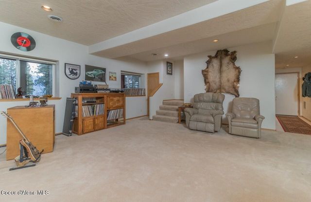 493 Rim Dr, Moyie Springs, ID 83845