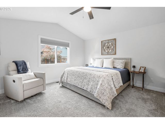 824 E EDGEWOOD Dr, Newberg, OR 97132