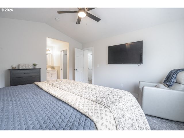824 E EDGEWOOD Dr, Newberg, OR 97132