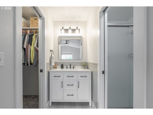 824 E EDGEWOOD Dr, Newberg, OR 97132
