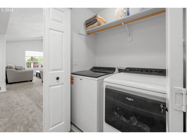824 E EDGEWOOD Dr, Newberg, OR 97132