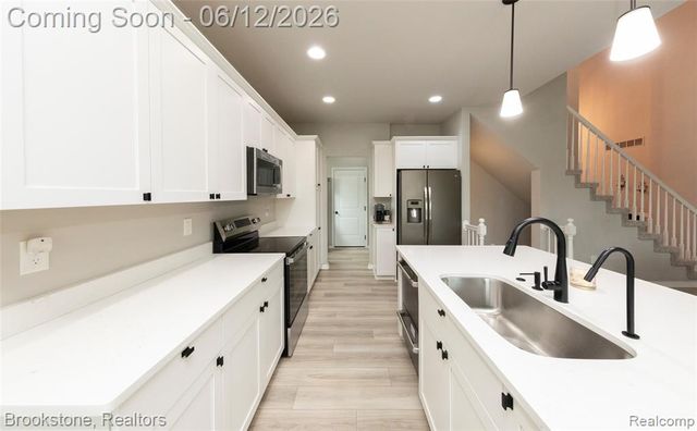 981 Cottage, Troy, MI 48085