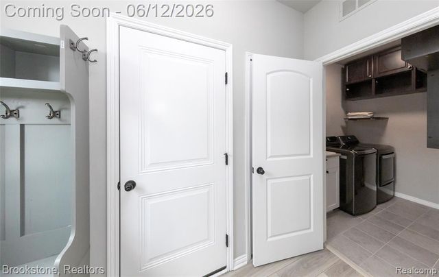 981 Cottage, Troy, MI 48085