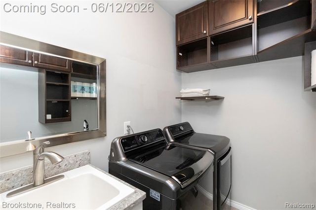 981 Cottage, Troy, MI 48085