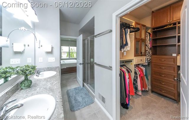 981 Cottage, Troy, MI 48085