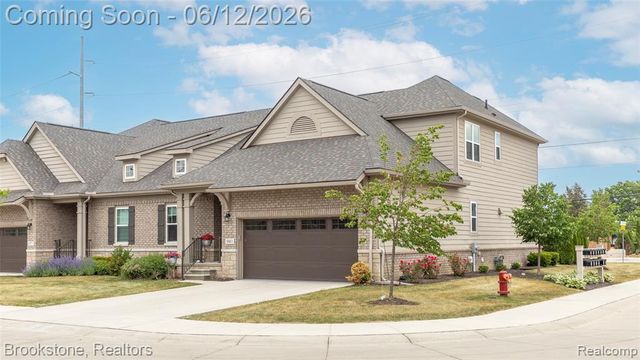 981 Cottage, Troy, MI 48085