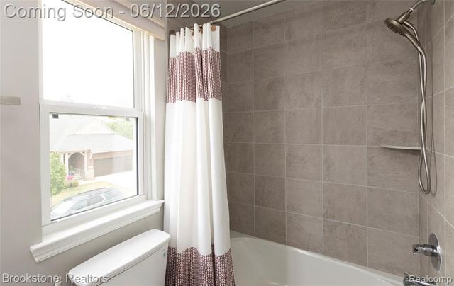 981 Cottage, Troy, MI 48085