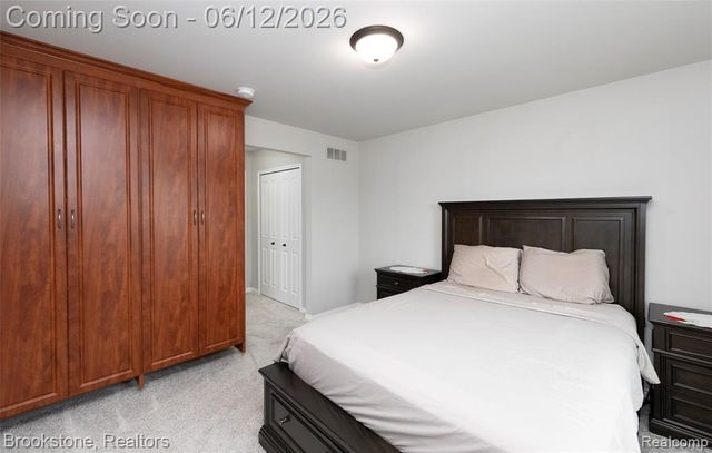 981 Cottage, Troy, MI 48085