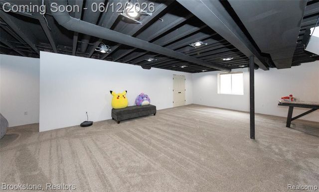 981 Cottage, Troy, MI 48085
