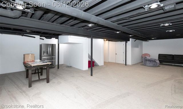 981 Cottage, Troy, MI 48085