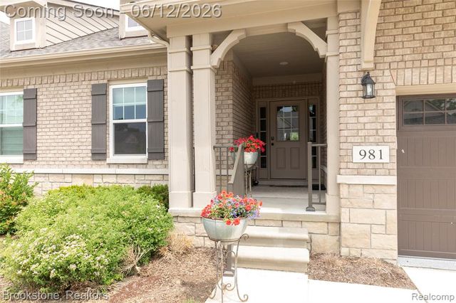 981 Cottage, Troy, MI 48085