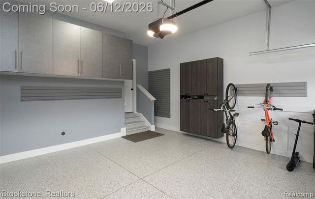 981 Cottage, Troy, MI 48085