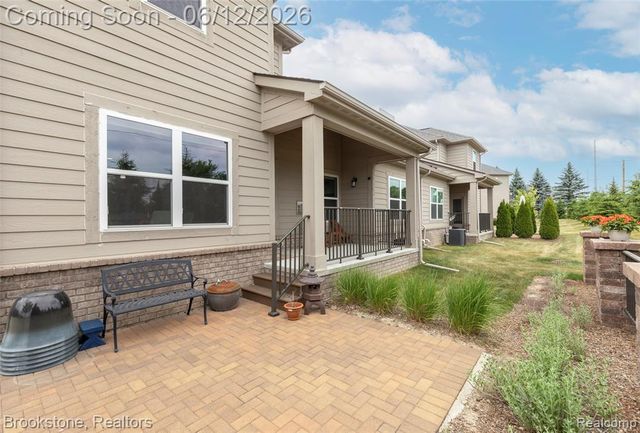 981 Cottage, Troy, MI 48085