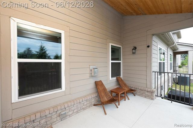 981 Cottage, Troy, MI 48085