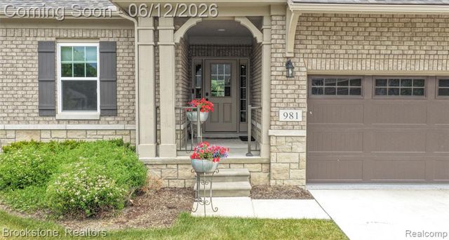 981 Cottage, Troy, MI 48085