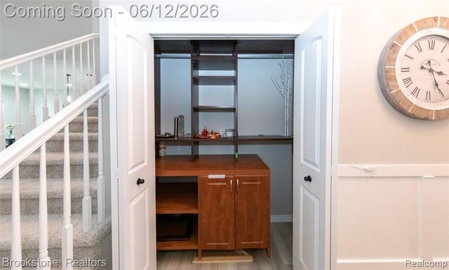 981 Cottage, Troy, MI 48085