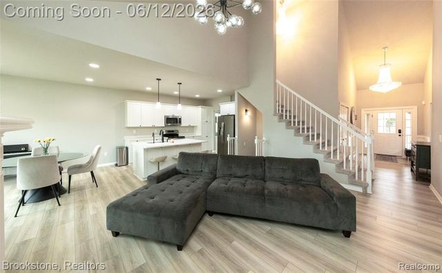 981 Cottage, Troy, MI 48085