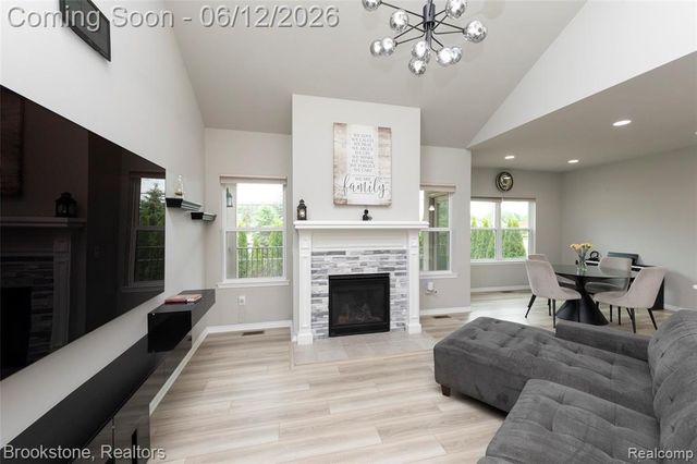981 Cottage, Troy, MI 48085