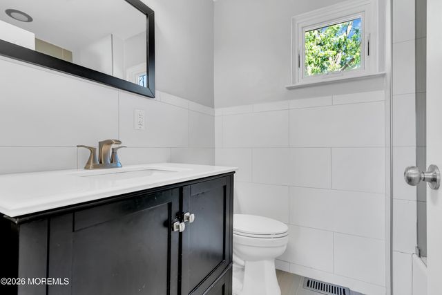 2 Kilrush Court, Toms River, NJ 08753