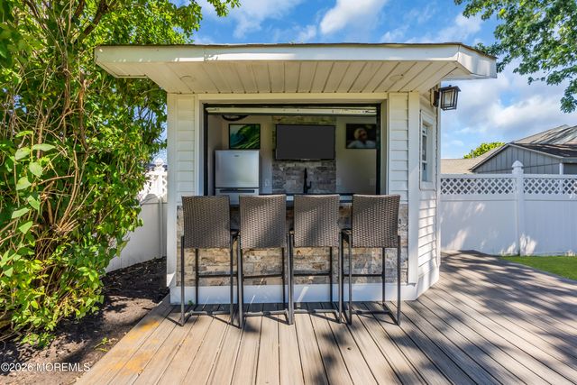 2 Kilrush Court, Toms River, NJ 08753