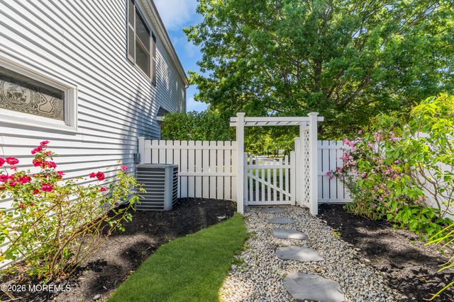 2 Kilrush Court, Toms River, NJ 08753