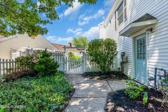 2 Kilrush Court, Toms River, NJ 08753