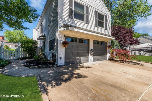 2 Kilrush Court, Toms River, NJ 08753