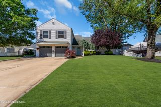 2 Kilrush Court, Toms River, NJ 08753
