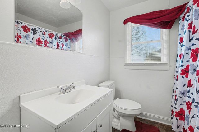 170 Flowers Road, Mount Olive, NC 28365