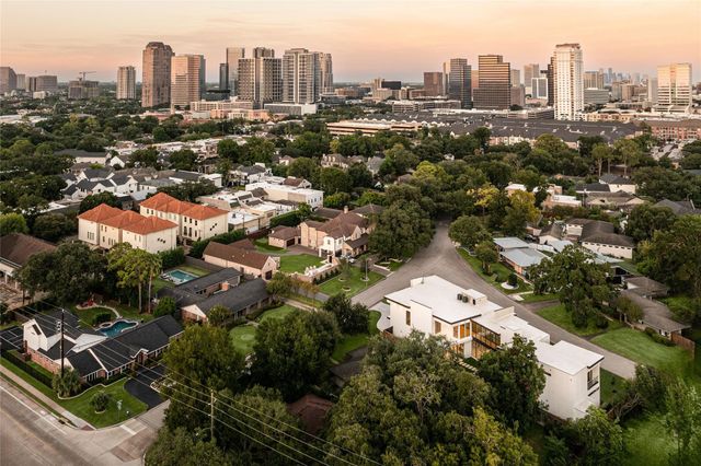 5403 Meadow Lake Lane, Houston, TX 77056