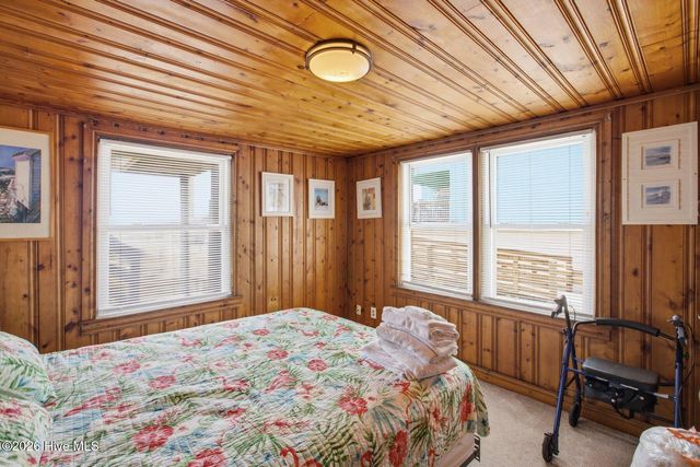 500 Carolina Beach Avenue N, Carolina Beach, NC 28428