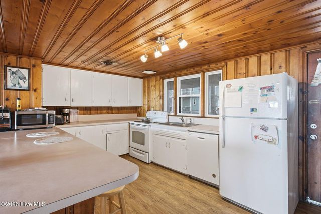 500 Carolina Beach Avenue N, Carolina Beach, NC 28428