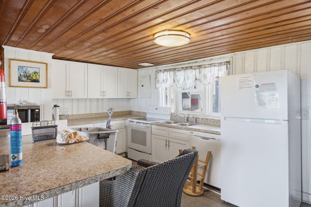 500 Carolina Beach Avenue N, Carolina Beach, NC 28428