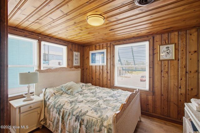 500 Carolina Beach Avenue N, Carolina Beach, NC 28428