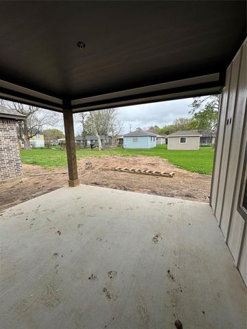 1211 S 14th Street, Nederland, TX 77627