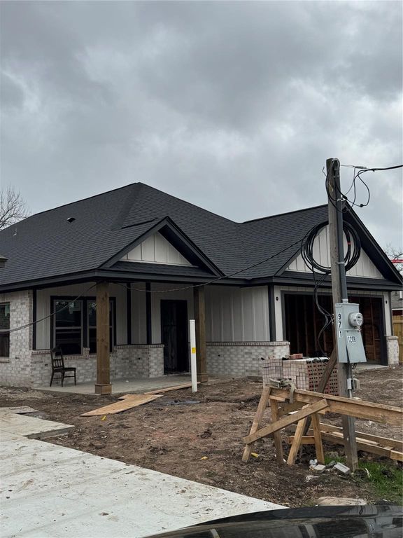 1211 S 14th Street, Nederland, TX 77627