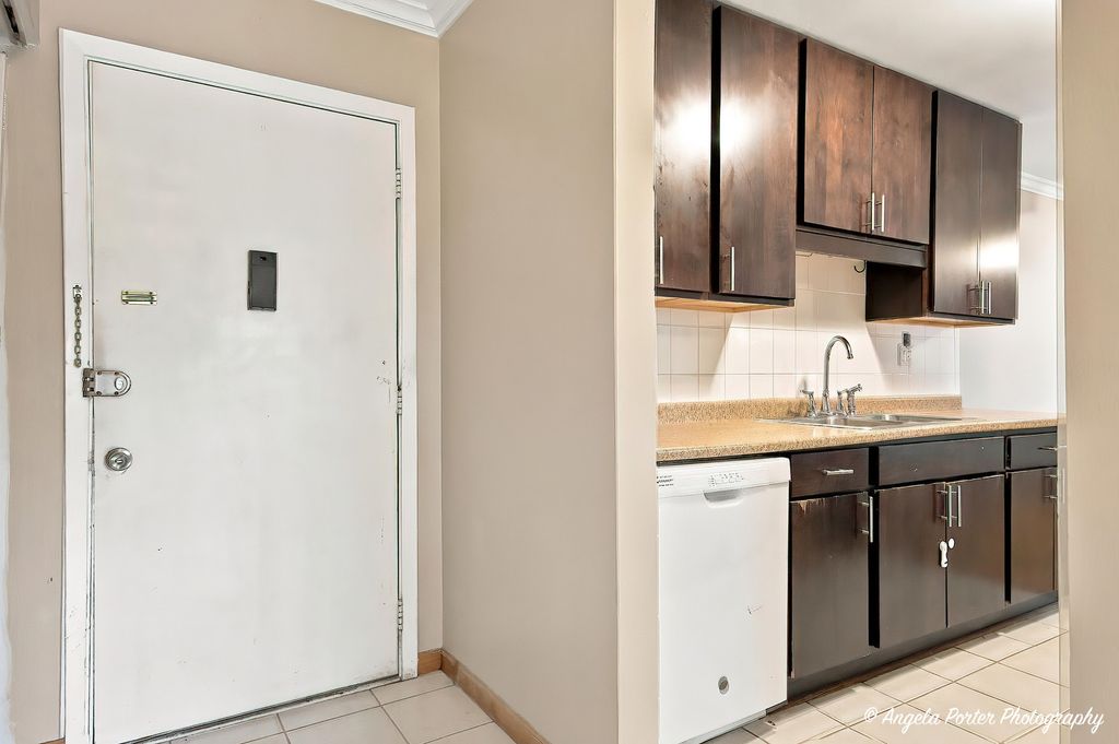 8970 N Parkside Avenue 406, Des Plaines, IL 60016 — photo 5