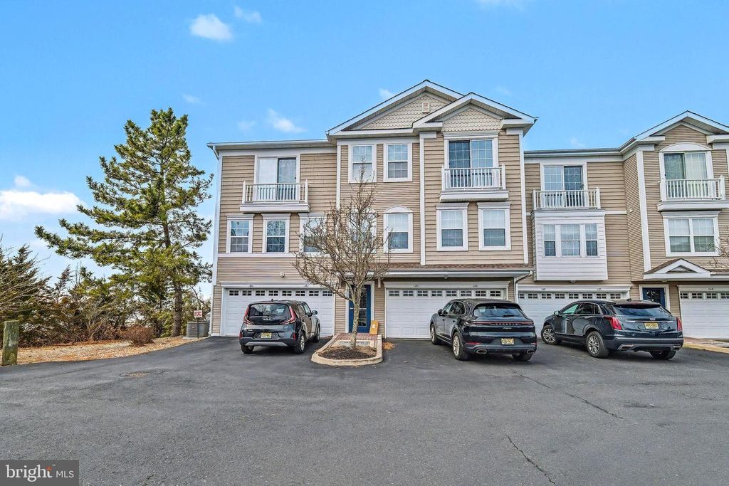 35 BAYSIDE DR, Somers Point, NJ 08244