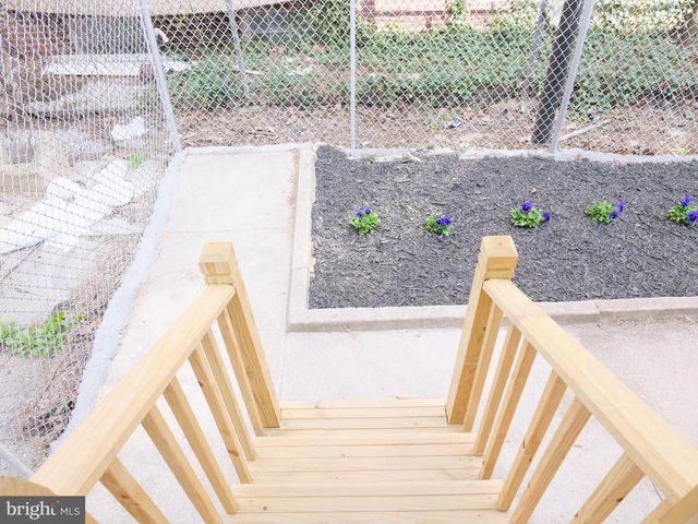 2555 N 33RD ST, Philadelphia, PA 19132