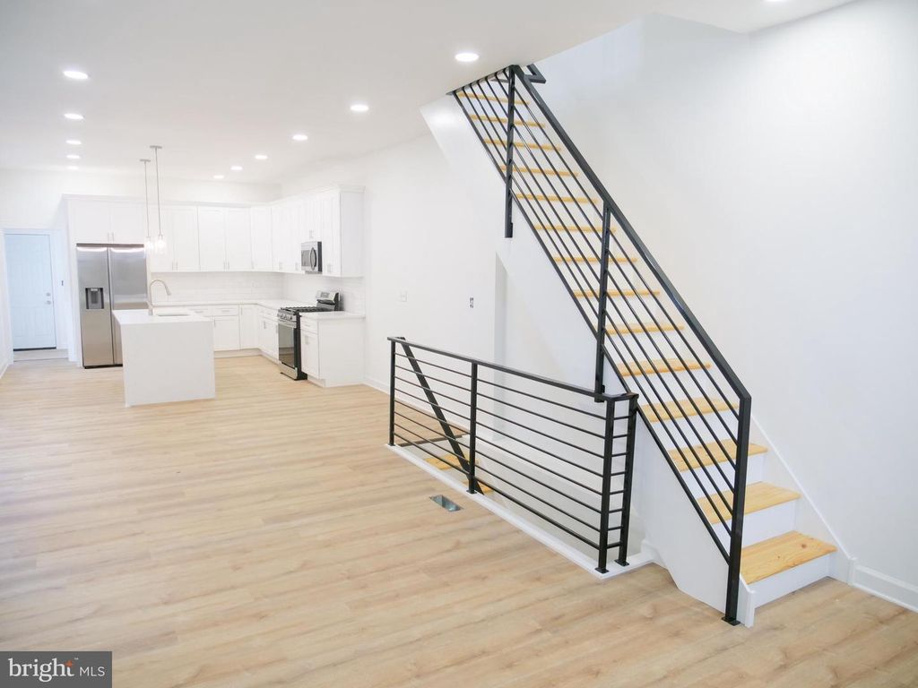 2555 N 33RD ST, Philadelphia, PA 19132