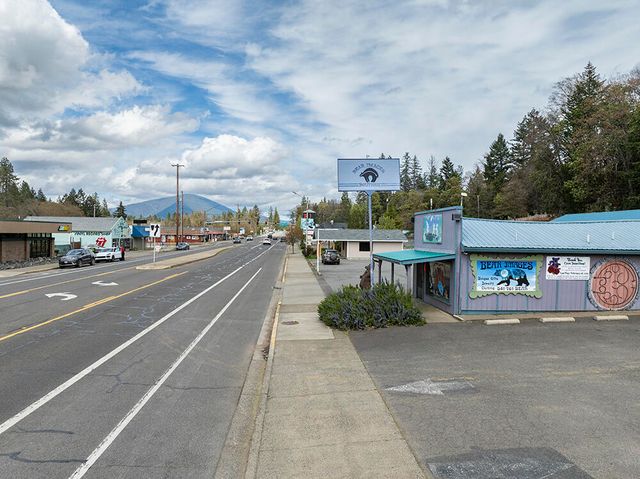 123 N Redwood Highway, Cave Junction, OR 97523