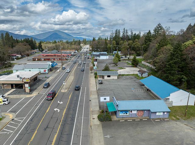 123 N Redwood Highway, Cave Junction, OR 97523